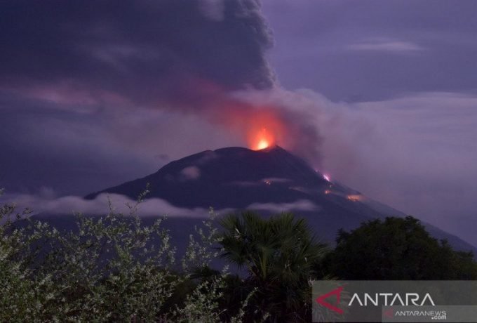 Erupsi-gunung-api-ili-lewotolok-Lembata-291120-KH-1_1