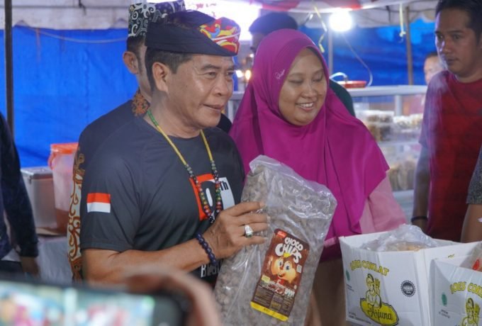 UMKM : Gubernur Kaltara saat mengunjungi stand UMKM.