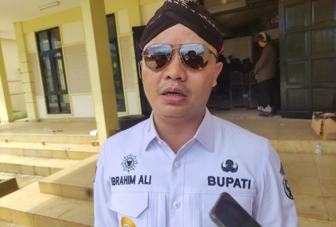 Bupati KTT Ibrahim Ali