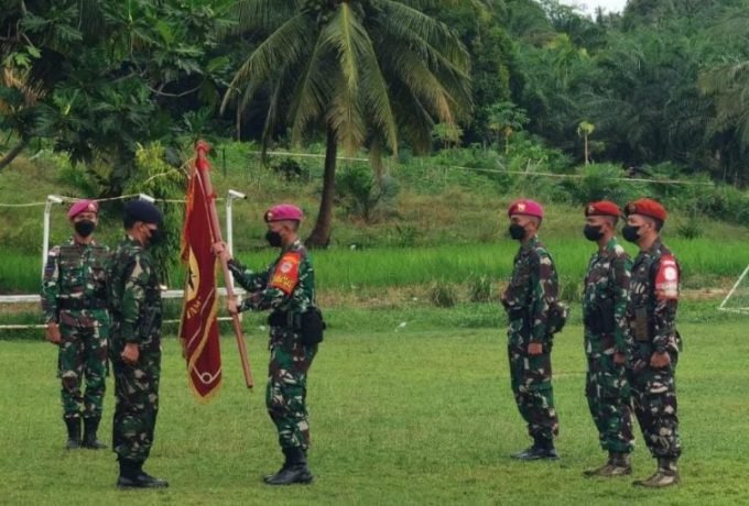 Penyerahan panji komando Satgasmar Ambalat