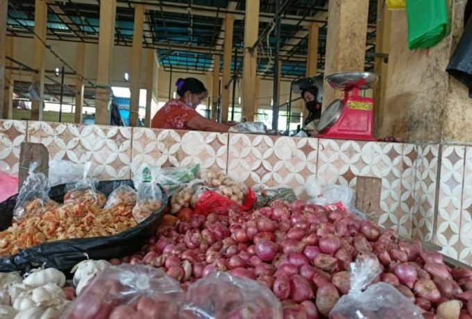 Bawang merah yang dijual di pasar Tenguyun Kota Tarakan Harga Cabai dan Bawang
