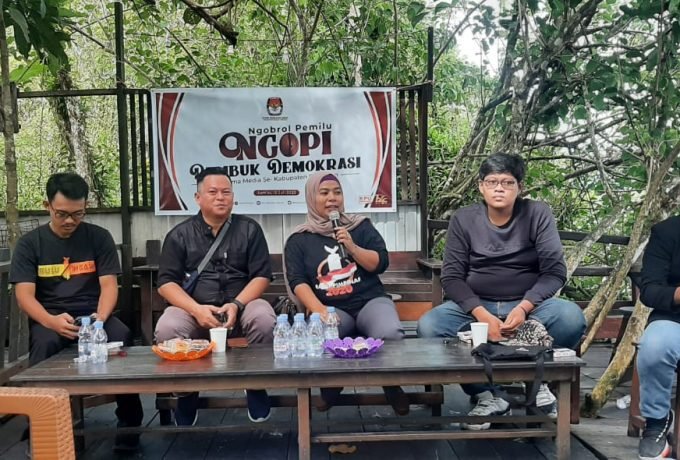 SOSIALISASI: KPU Kabupaten Bulungan saat sosialisasi bersama awak media.