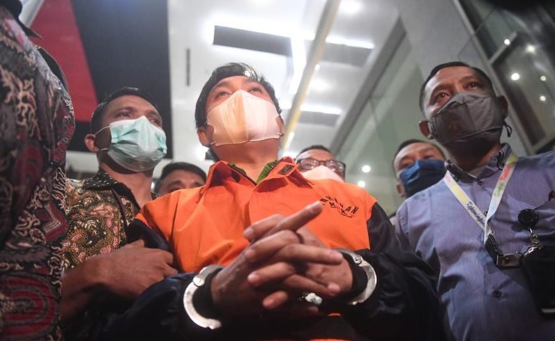 suap izin usaha pertambangan