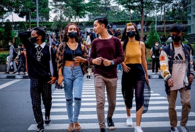 mengintip-gaya-abg-citayam-fashion-week-di-sudirman-bodo-amat-dianggap-anak-alay19_700