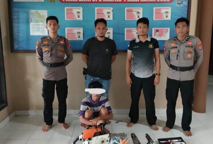 RINGKUS: Polsek Tanjung Palas Timur saat meringkus pelaku pencurian tabung gas dan senso.