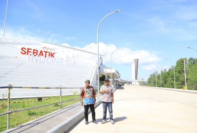 TINJAU : Gubernur saat meninjau PLBN Terpadu Sei Pancang di Kecamatan Sebatik Utara.