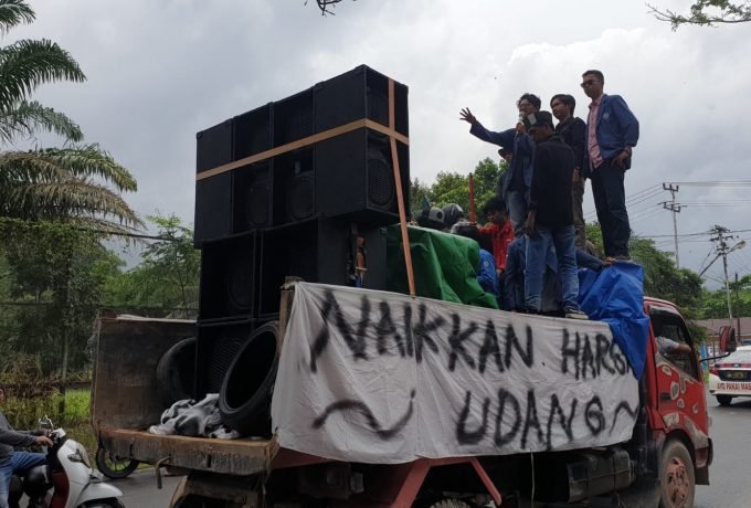 unjuk rasa harga udang naik unjuk rasa harga udang naik