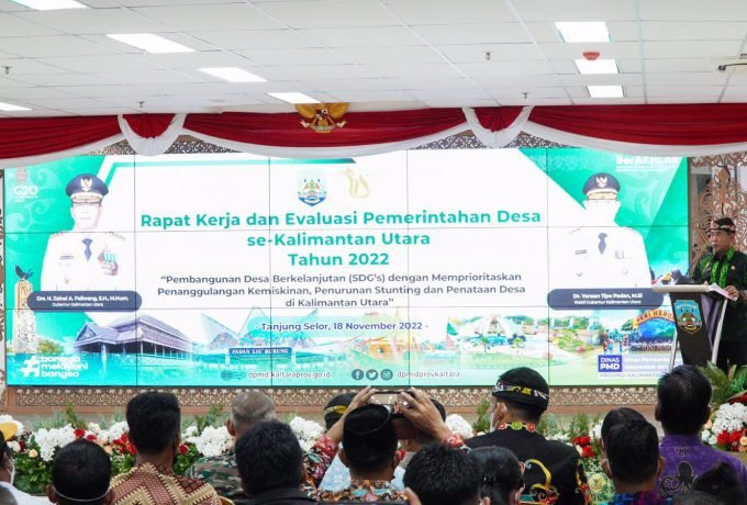 BUKA : Gubernur Kaltara saat membuka raker dan evaluasi kerja pemerintah desa.