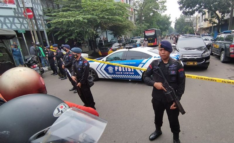 Ledakan Diduga Bom Bunuh Diri Terjadi Di Polsek Astanaanyar Bandung ...