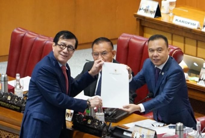 Menteri Hukum dan Hak Asasi Manusia