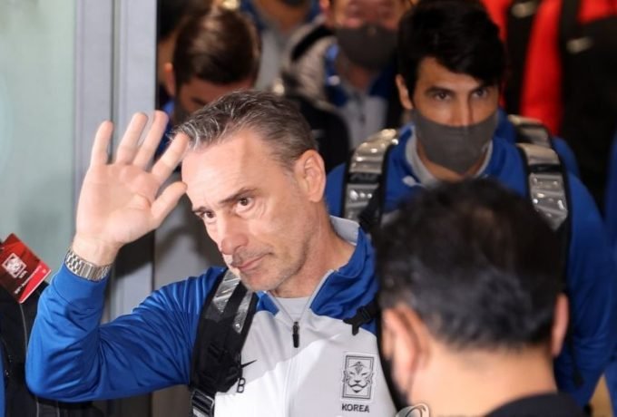 Pelatih tim sepak bola Korea Selatan Paulo Bento