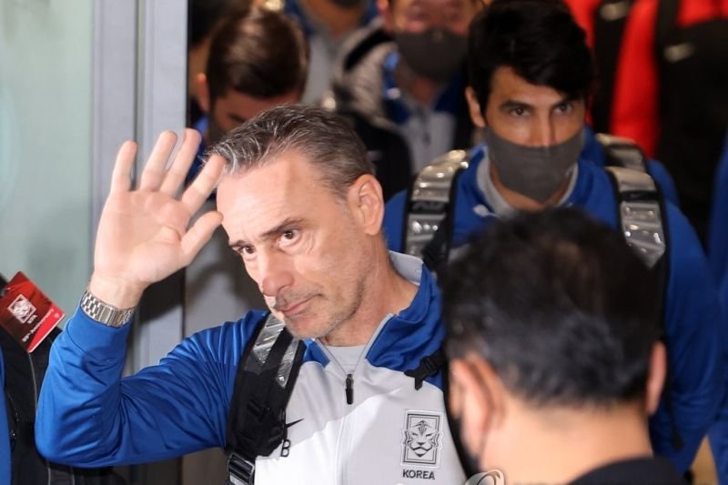 Pelatih tim sepak bola Korea Selatan Paulo Bento