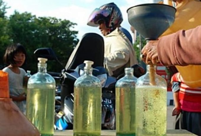 Penjual bensin botolan. (Ilustrasi int)