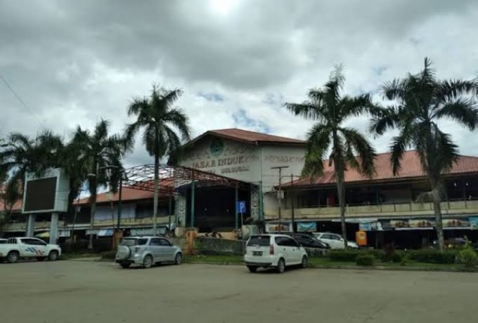 PASAR INDUK : Suasana Pasar Induk disaat bulan ramadan. Warga setempat mulai merasakan sejumlah kenaikan harga di awal ramadan.