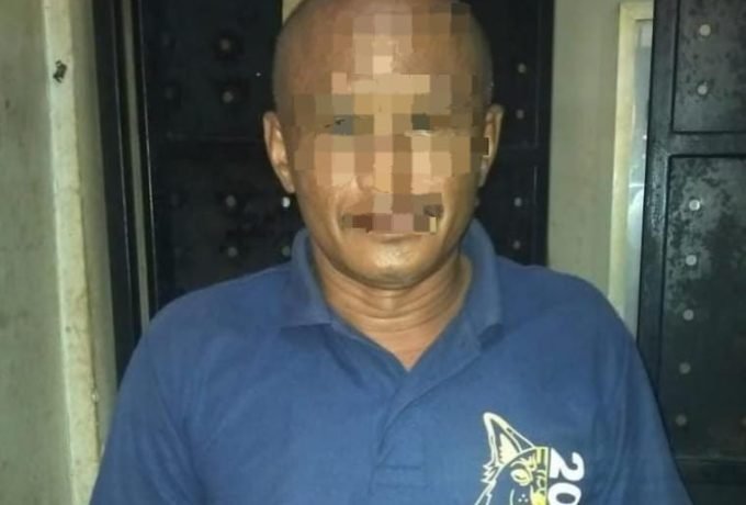 DITANGKAP : Pelaku yang dimanakan oleh Polsek Sebatik Barat setelah terbukti melakukan penyelundupan CPMI ke Malaysia. (Foto: Polsek Sebatik Barat)