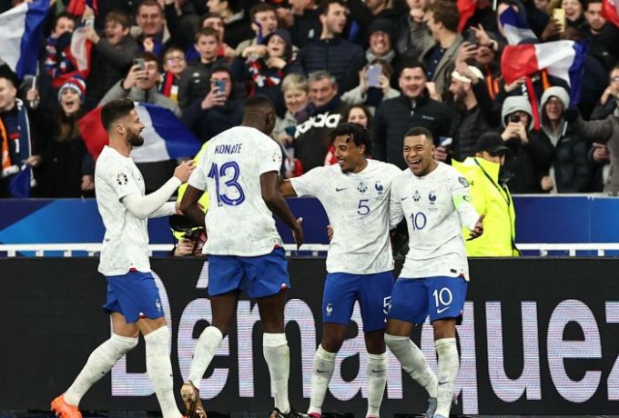Kylian Mbappe merayakan gol keempat timnas Prancis yang dicetak dalam pertandingan Grup B kualifikasi Piala Eropa 2024 di Stade de France pada 2 Maret 2023. ANTARA/AFP/ANNE-CHRISTINE POUJOULAT