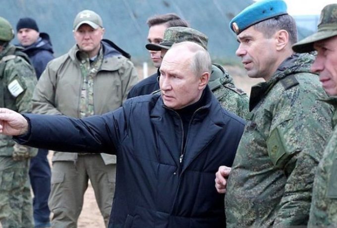 Presiden Rusia Vladimir Putin pada Kamis (20/10/2022) menginspeksi pelatihan personel rekrutan baru yang akan berpartisipasi dalam operasi militer khusus di Ukraina, kata Kremlin melalui pernyataan. (ANTARA/XINHUA/pri)