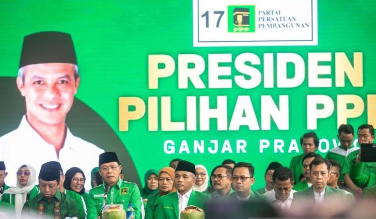 Plt Ketua Umum DPP PPP Muhamad Mardiono (keempat kiri) didampingi Ketua Majelis Pertimbangan PPP Romahurmuziy (kedua kiri) menyampaikan keputusan Rapat Pimpinan Nasional PPP di Sleman, DI Yogyakarta, Rabu (26/4/2023). PPP mendeklarasikan dukungannya kepada bakal calon presiden dari PDI Perjuangan yakni Ganjar Pranowo dalam Pilpres 2024. ANTARA FOTO/Hendra Nurdiyansyah/tom.