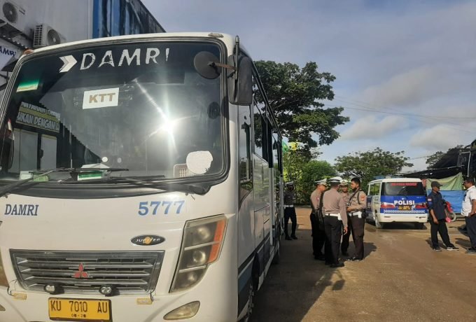 LAYANAN: Bus Damri yang melayani rute Tanjung Selor-Tideng Pale hingga Malinau.