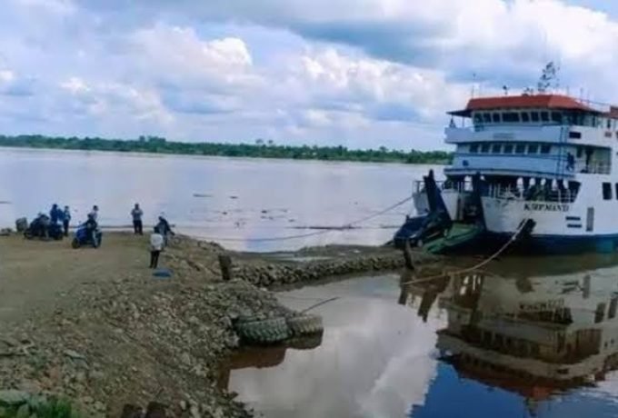 SEPI : Pantauan Arus mudik menggunakan kapal feri terlihat sepi penumpang di Pelabuhan Sembawang, KTT.