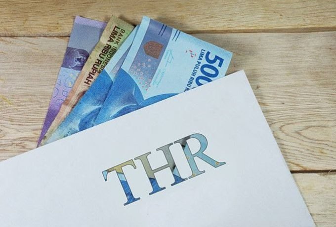 Tunjangan Hari Raya (THR).