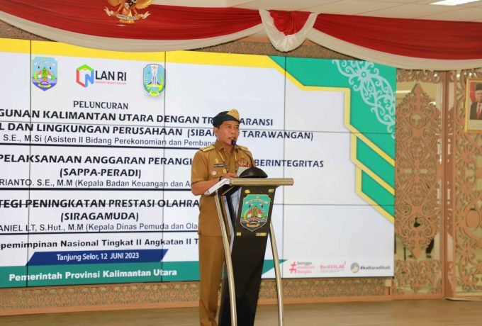 PELUNCURAN : Gubernur Kaltara, Drs H Zainal A Paliwang SH, M.Hum memberikan arahan pada Peluncuran Proper Pejabat Pimpinan Tinggi Pratama di lingkup Pemprov Kaltara, Senin (12/6). (FOTO : DKISP)