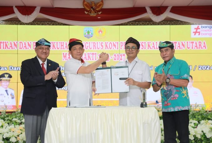 PELANTIKAN : Gubernur Kaltara, Zainal Paliwang menghadiri Pelantikan Ketua dan Pengurus KONI Kaltara periode 2023-2027 yang dilakukan oleh Ketua Umum KONI Pusat Marciano Norman di Gedung Gadis Pemprov Kaltara, Selasa (27/6) malam. (DKISP)