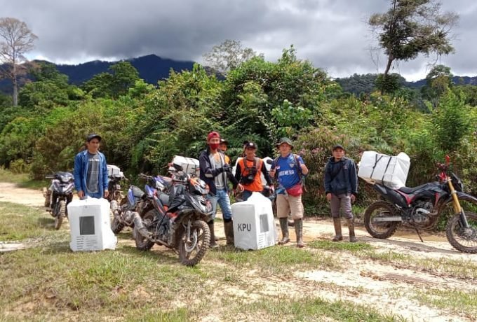 LOGISTIK : Pendistribusian logistik oleh KPU Nunukan ke sejumlah Kecamatan pada Pemilu lalu (FOTO: KPU Nunukan)
