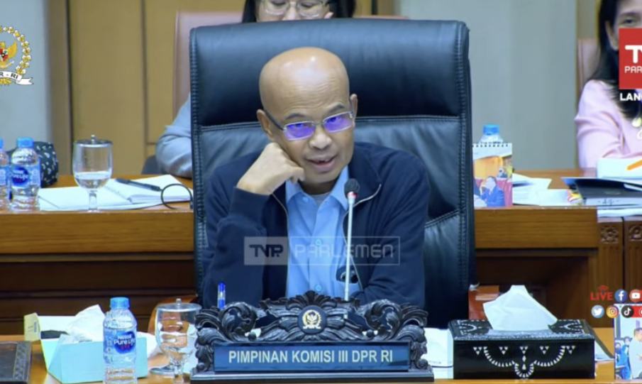 Desmond Junaidi Mahesa