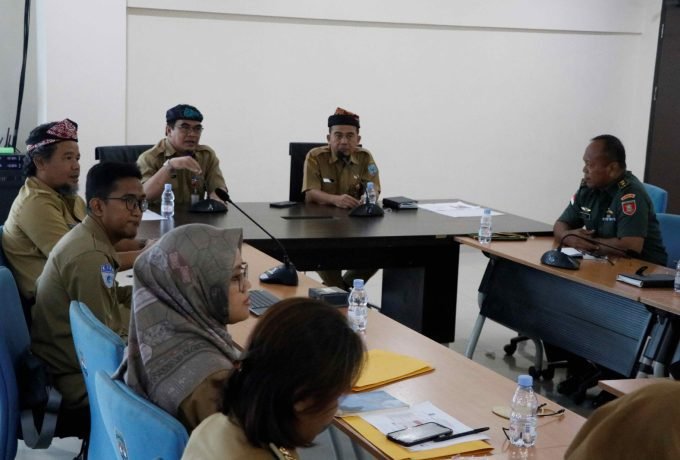 RAKOR INFLASI : Sekprov Kaltara, Dr H Suriansyah M.AP mengikuti Rakor Inflasi secara daring. (DKISP)