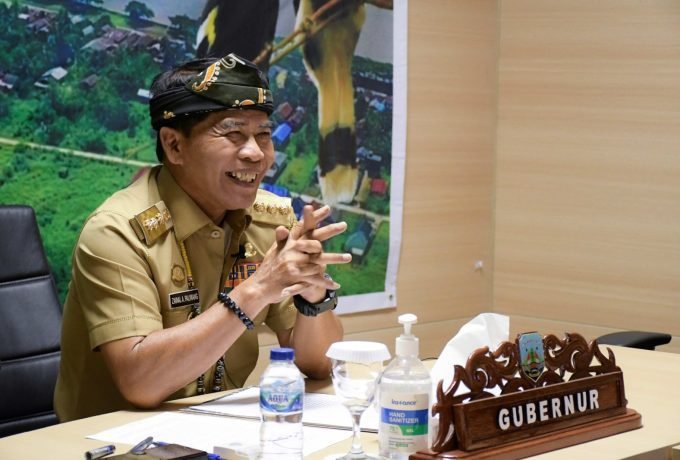 VIRTUAL MEETING : Gubernur Kaltara, Drs H Zainal A Paliwang SH, M.Hum menerima wawancara dari Tim 9 Rispro UGM, Senin (10/7).