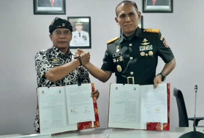 PENANDATANGANAN: Gubernur Kaltara Zainal Arifin Paliwang lakukan penandatanganan MoU dengan Korem 092/Maharajalila.