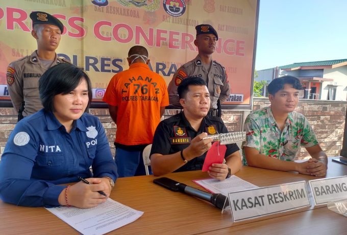 UNGKAP: Satreskrim Polres Tarakan saat melakukan rilis pengungkapan kasus penganiayaan. (Foto: Endah Agustina/Benuanta)