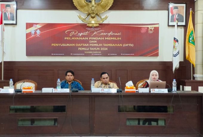 KPU Kabupaten Berau saat melaksanakan rapat koordinasi pelayanan pindah memilih dan penyusunan Daftar Pemilihan Tambahan Pemilu 2024. KPU Berau