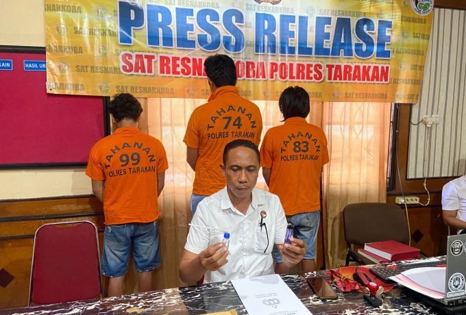 UNGKAP: Satreskoba Polres Tarakan saat melakukan rilis pengungkapan kasus narkotika pada Rabu, 23 Agustus 2023. (Foto: Endah Agustina/Benuanta) Nyabu