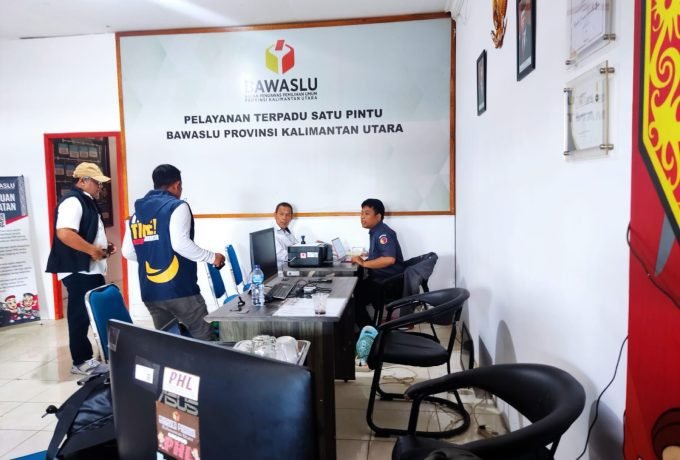 PERMOHONAN : DPW Nasdem Kaltara saat mengajukan permohonan gugatan ke Bawaslu Kaltara.