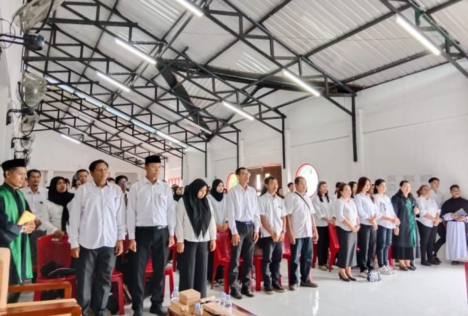 PELANTIKAN : Prosesi pelantikan PTPS Bulungan untuk ditempatkan di 10 kecamatan Kabupaten Bulungan pada Pileg 2024.