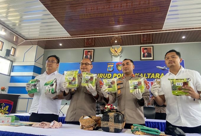 UNGKAP: Polairud Polda Kaltara saat melakukan rilis pengungkapan kasus narkotika pada Rabu, 7 Februari 2024. (Foto: Endah Agustina/Benuanta)