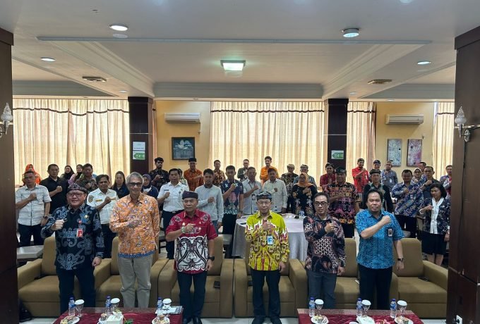 SOSIALISASI : Gubernur Kaltara, Zainal Arifin Paliwang saat hadir pada acara pembukaan sosialisasi Perda, Kamis, 22 Februari 2024. (Foto: Endah Agustina/Benuanta)