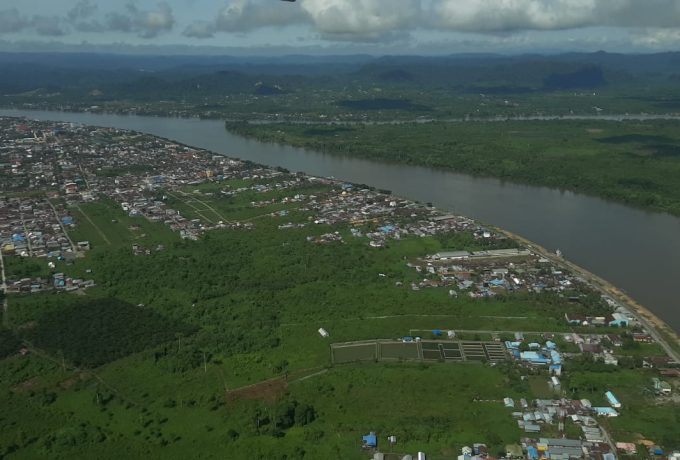 PEMANDANGAN: Pemandangan Sungai Kayan jika dilihat diatas udara Tanjung Selor.