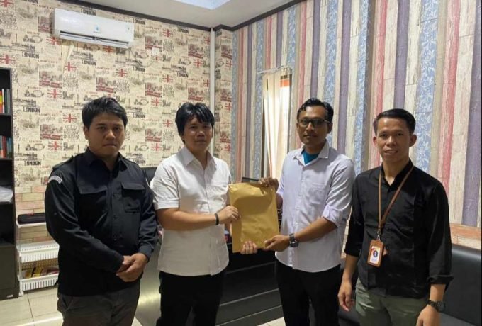 LAPORAN : Sentra Gakkumdu Tarakan saat membuat laporan polisi ke penyidik Satreskrim Polres Tarakan pada Selasa, 27 Februari 2024.