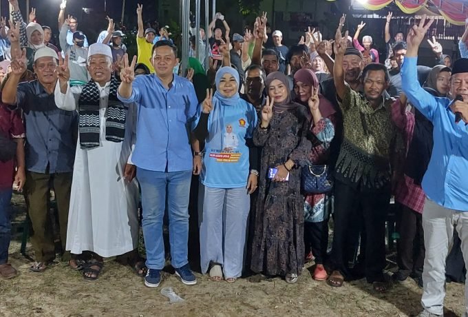 BERSAMA WARGA : Hj Rachmawati Zainal saat melakukan kunjungan sosialisasi politik bersama warga di Kelurahan Pamusian, Kota Tarakan. (Foto : Nicky Saputra/benuanta.co.id)