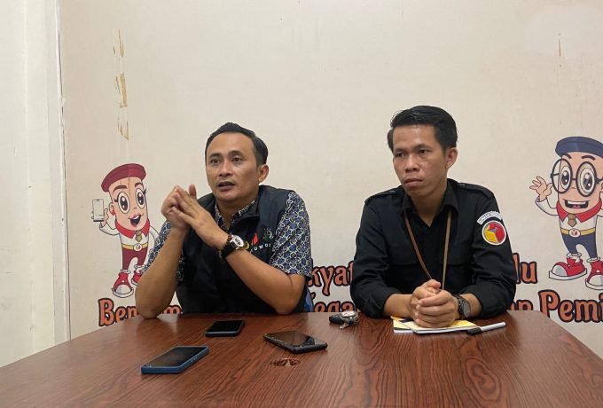 KLARIFIKASI : Bawaslu bersama Gakkumdu saat memberikan klarifikasi terkait hasil penanganan dugaan pelanggaran kampanye di rumah ibadah pada Rabu, 7 Februari 2024. (Foto: Endah Agustina/Benuanta)