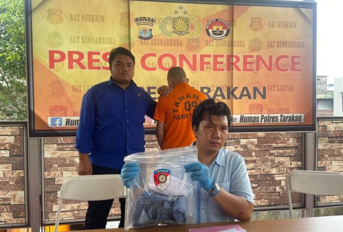 UNGKAP: Satreskrim Polres Tarakan saat melakukan rilis pengungkapan kasus dugaan penganiayaan pada Rabu, 7 Februari 2024. (Foto: Endah Agustina/Benuanta)