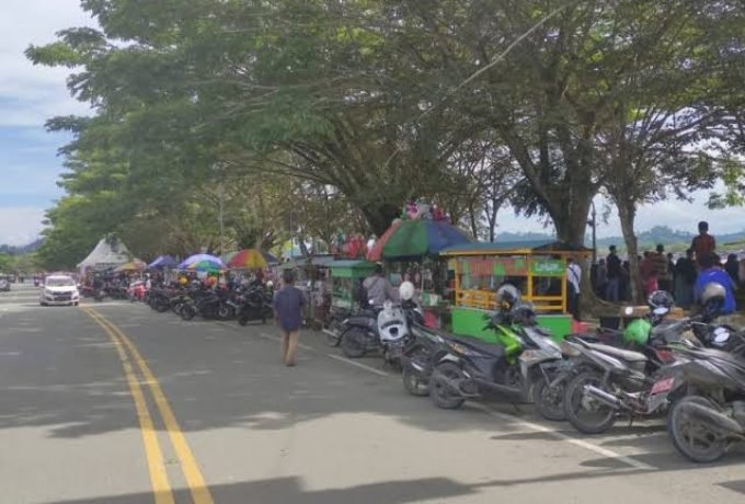 TEPI KAYAN : Suasana di Tepi Kayan Kabupaten Bulungan. Di wilayah ini terpasang jaringan WiFi gratis dari DKISP Kaltara yang dapat diakses bebas oleh warga.