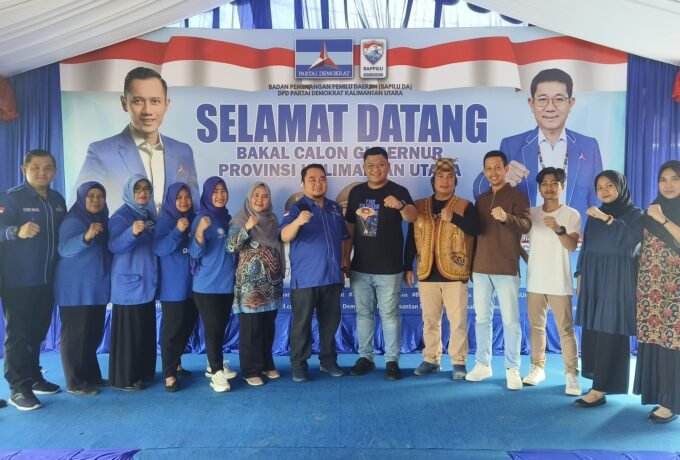 MENGAMBIL FORMULIR : Tim relawan YAnsen Tipa Padan saat mengalikan formulir penjaringan (foto: IKKE/BENUANTA)