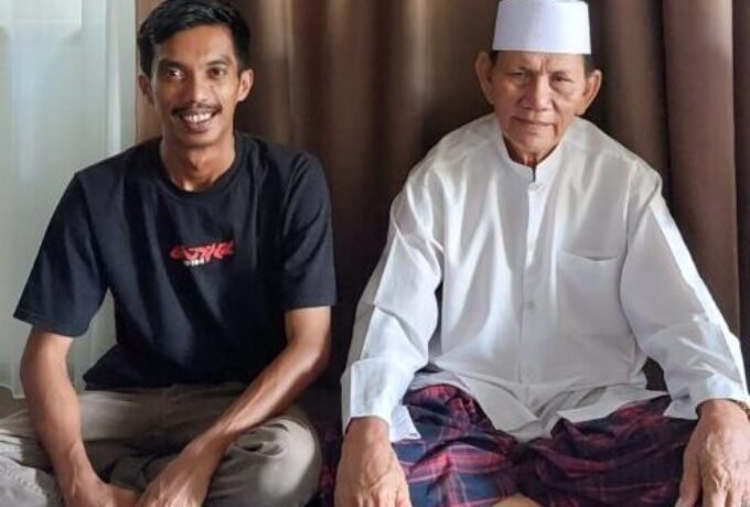 SILATURAHMI : Tokoh Masyararakat Tidung, H Wahab saat menerima silaturahmi benuanta.co.id di kediaman H Wahab pada Kamis, 25 April 2024. (foto : Steven/benuanta.co.id)