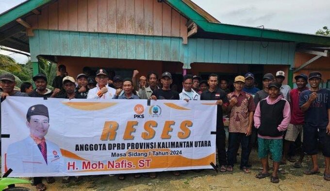 RESES : Tampak Nafis anggota DPRD Kaltara tampak foto bersama dengan masukan (foto: Istimewa)