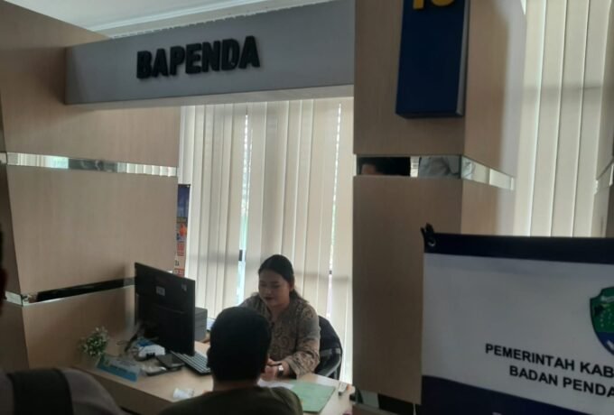 PELAYANAN: Salah satu tenant di MPP Bulungan yang melakukan pelayanan.