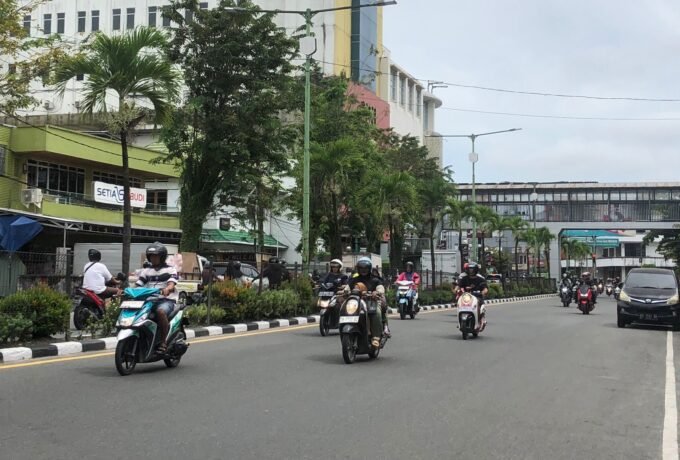 IMG-20250524-WA0001 LALU LINTAS: Kondisi lalu lintas di Jalan Yos Sudarso Tarakan pada Sabtu, 24 Mei 2025. (FOTO: EKO SAPUTRA/BENUANTA)